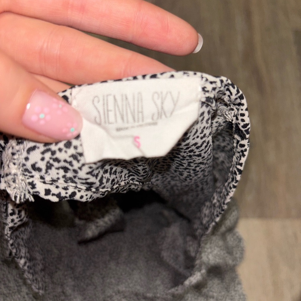 Sienna Sky Monochrome Patterned Top - Picture 2 of 6